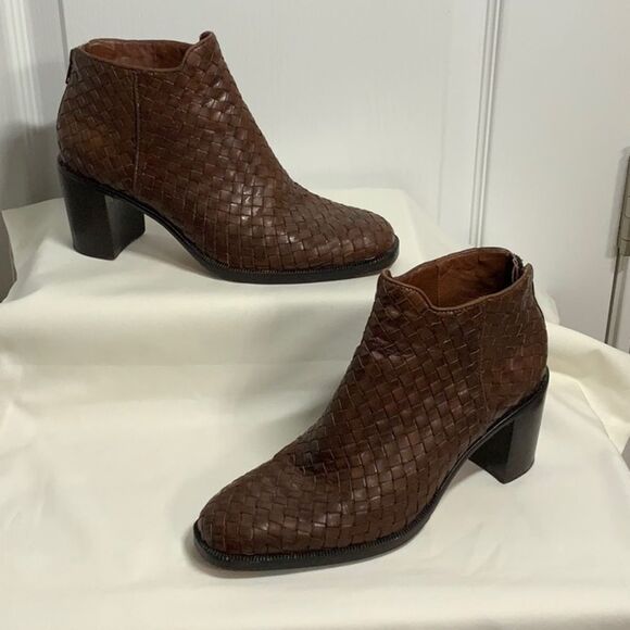Cole Haan Leather Weaved‎ Ankle Boots size 7B - Picture 1 of 9